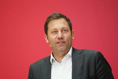 SPD Generalsekretaer Lars Klingbeil waehrend der Impulsveranstaltung Solidaritaet im Digitalen Kapitalismus im Willy-Brandt-Haus in Berlin am 13. Juni 2018. SPD Impuls Veranstaltung Digitaler Kapitalismus *** SPD General Secretary Lars Klingbeil at the Impuls Event Solidarity in Digital Capitalism at the Willy Brandt House in Berlin on 13 June 2018 SPD Impuls Event Digital Capitalism