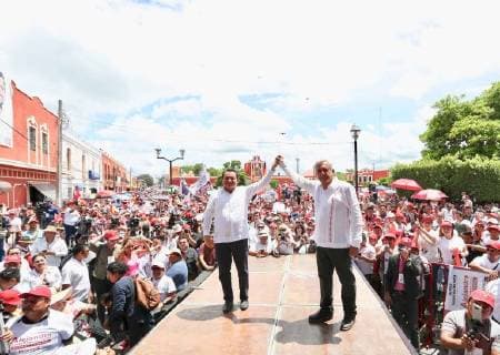 June 13, 2018 - EUM20180613POL06.JPG.TICUL, Yuc., Elections Elecciones-AMLO.- El candidato a la Presidencia de la Republica por la coalicion Juntos Haremos Historia, Andres Manuel Lopez Obrador, acompanado por Joaquin Diaz Mena, candidato a gobernador de Yucatan, encabeza mitin ante simpatizantes en la explanada de la Plaza de la Cultura de esta ciudad, como parte de sus actividades de campana. Foto: Agencia EL UNIVERSAL MAR.  - ZUMAu78_ 20180613_zaf_u78_526 Copyright: xValentexRosasx