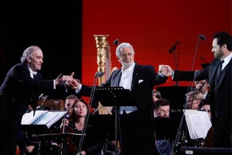 Entertainment Bilder des Tages MOSCOW, RUSSIA â€“ JUNE 13, 2018: Mariinsky Theatre artistic director, conductor Valery Gergiev, Spanish tenor Placido Domingo, and Russian bass Ildar Abdrazakov (L-R) perform during a concert by opera stars ahead of the 2018 FIFA World Cup, at Moscow s Red Square. Mikhail Metzel TASS  TS083FF4