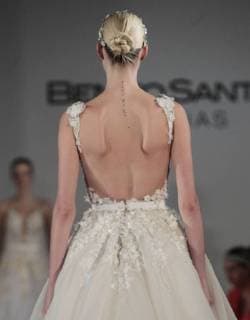 A model presents a creation by Mexican designer Benito Santos during the Mexico Bridal Fashion By Vogue wedding dress parade in Mexico City, Mexico, 13 June 2018. Mexico Bridal Fashion By Vogue 2018 !ACHTUNG: NUR REDAKTIONELLE NUTZUNG!  Copyright: xMARIOxGUZMANx MEX20 20180613-636645298015424206