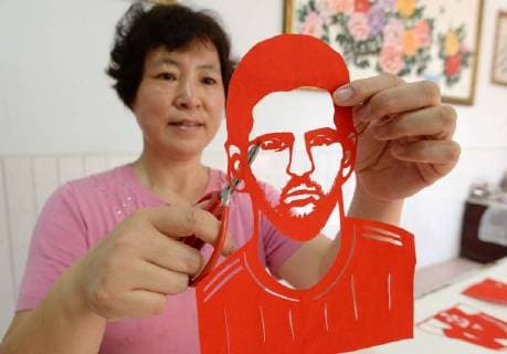 Paper-cutting of football stars mark World Cup 2018 The folk artist Feng Shiping makes paper-cutting works of football stars including Lionel Messi, Neymar da Silva Santos Junior, Thomas Muller, Luis Suarez and Cristiano Ronaldo in Handan, north China s Hebei Province, marking the upcoming World Cup 2018. CHINA OUT Handan Handan China  HaoxQunying