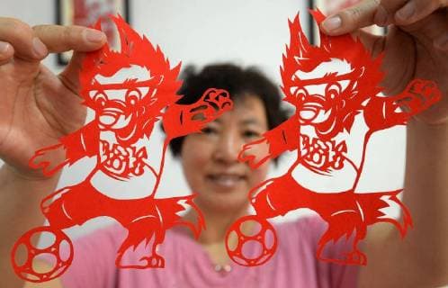 Paper-cutting of football stars mark World Cup 2018 The folk artist Feng Shiping makes paper-cutting works of football stars including Lionel Messi, Neymar da Silva Santos Junior, Thomas Muller, Luis Suarez and Cristiano Ronaldo in Handan, north China s Hebei Province, marking the upcoming World Cup 2018. CHINA OUT Handan Handan China  HaoxQunying