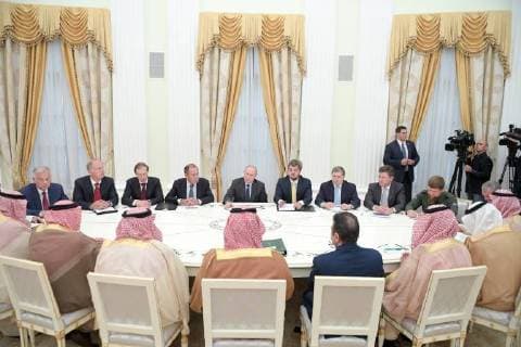 News Bilder des Tages MOSCOW, RUSSIA â€“ JUNE 14, 2018: Dmitry Shugayev, Director of the Federal Service for Military and Technical Cooperation and Rostec Supervisory Board member, Russian Direct Investment Fund CEO Kirill Dmitriev, Russia s Industry and Trade Minister Denis Manturov, Russia s Foreign Minister Sergei Lavrov, and Russia s President Vladimir Putin (L-R), Russia s Chechen Republic head Ramzan Kadyrov, Russia s Energy Minister Alexander Novak, Russian Presidential Aide Yuri Ushakov (R-L) during a meeting with Saudi Arabia s Crown Prince Mohammed Bin Salman Al Saud at the Moscow Kremlin. Alexei Druzhinin Russian Presidential Press and Information Office TASS  TS0841EE