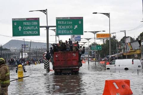 June 14, 2018 - EUM20180614ACT06.JPG.CIUDAD DE MEXICO.- RainsLluvias-CDMX.- 14 de junio 2018. Por segundo dia consecutivo se registraron fuertes lluvias en la Ciudad de Mexico, ahora provocando afectaciones en el oriente, lo que causo la suspension del servicio de algunas estaciones de la Linea A del Sistema de Transporte Colectivo (STC) Metro. Foto: Agencia EL UNIVERSALAlan RodriguezRCC.  - ZUMAu78_ 20180614_zaf_u78_627 Copyright: xElxUniversalx