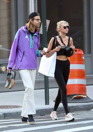 Victoria s Secret Angel Elsa Hosk leaves a gym, enjoys some vaping and meets her buyfriend Tom Daly on June 14 2018 in New York City Elsa Hosk;Tom Daly (Elsa Hosk s boyfriend) New York United States  589369