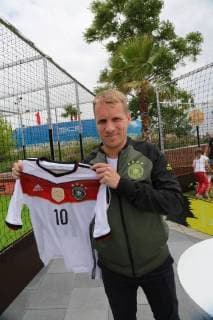 Entertainment Themen der Woche KW24 Bilder des Tages Oliver POCHER spielt Fußball gegen Fans Wien, SCS Multiplex, 15. 06. 2018 Oliver POCHER *** Oliver POCHER plays football against fans Vienna SCS Multiplex 15 06 2018 Oliver POCHER
