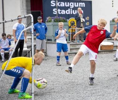 18-06-2018 Norway Prince Haakon and Princess Mette Marit and Princess Ingrid Alexandra and Prince Sverre Magnus during the friendship football match between Team Skaugum and Nordstrand Allsport at Skaugum Stadium.  Copyright: xPPEx