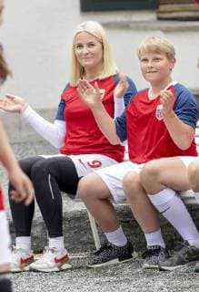18-06-2018 Norway Prince Haakon and Princess Mette Marit and Princess Ingrid Alexandra and Prince Sverre Magnus during the friendship football match between Team Skaugum and Nordstrand Allsport at Skaugum Stadium.  Copyright: xPPEx