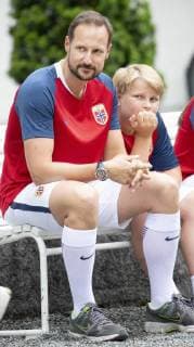 Entertainment Bilder des Tages 18-06-2018 Norway Prince Haakon and Princess Mette Marit and Princess Ingrid Alexandra and Prince Sverre Magnus during the friendship football match between Team Skaugum and Nordstrand Allsport at Skaugum Stadium.  Copyright: xPPEx