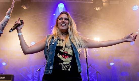 Rockstars entdecken die Kieler Woche Rockfans erobern die Kieler Woche. Im RockCamp auf der Kieler Woche kommen Metalheads und Rockfans voll auf ihre Kosten. Neben Thundermother aus Schweden, The Wild aus Canada waren die Legenden von Rose Tattoo auf der Buehne zu sehen, deren Shows auf der Europatournee fast ueberall lange ausverkauft sind. *** Rock stars discover Kieler Woche Rock fans conquer Kieler Woche Metalheads and rock fans get their moneys worth at the RockCamp at Kieler Apart from Thundermother from Sweden The Wild from Canada, the legends of Rose Tattoo were on stage to see their shows on the European tour almost everywhere long sold out Copyright: xDirkxJacobs EP_djs