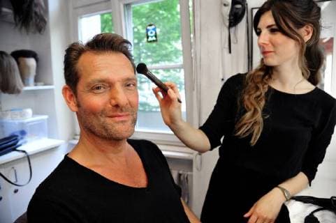 The music video shoot of singer Detlef Malinkewitz on Monday 18 06 2018 at the Staatstheater in Saarbrücken In the picture singer Detlef Malinkewitz is made up by make up artist Miriam Regitz for the video shoot bub