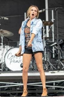 June 19, 2018 - Oshkosh, Wisconsin, U.S - Country singer CARLY PEARCE during Country USA Music Festival at Ford Festival Park in Oshkosh, Wisconsin Oshkosh U.S. - ZUMAs135 20180619_zap_s135_509 Copyright: xDanielxDeSloverx