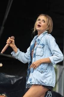 June 19, 2018 - Oshkosh, Wisconsin, U.S - Country singer CARLY PEARCE during Country USA Music Festival at Ford Festival Park in Oshkosh, Wisconsin Oshkosh U.S. - ZUMAs135 20180619_zap_s135_511 Copyright: xDanielxDeSloverx