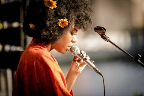 K ZIA Afrikafest at Universal Music The musician K ZIA celebrates with the label Afroforce1 Records New Beats of Africa Young musicians still relatively unknown in Germany show their skills at the house party of Universal Music Beats and dance are all in the blood