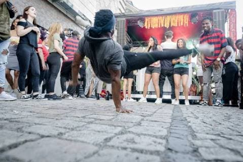 Afrikafest at Universal Music The label Afroforce1 Records celebrates New Beats of Africa Young musicians still relatively unknown in Germany show their skills at the house party of Universal Music Beats and dance are all in the blood