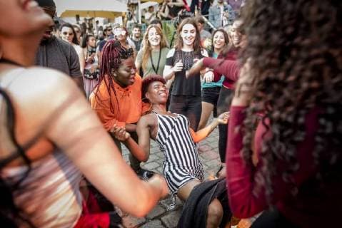 Afrikafest at Universal Music The label Afroforce1 Records celebrates New Beats of Africa Young musicians still relatively unknown in Germany show their skills at the house party of Universal Music Beats and dance are all in the blood