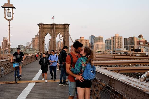 MANHTTAN BROOKLYN NEW YORK CITY NEW YORK USA 08-JUNE 2018_ . Tourists and public crossing brookklyn bride from Mahhattan and brooklyn bothnisland . (Photo.Francis Dean Deanpictures. 