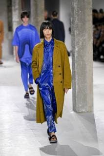 (180621) -- PARIS, June 21, 2018 -- Models present creations of Dries Van Noten during the men s fashion week for 2019 Spring Summer Men s Collection in Paris, France, on June 21, 2018. ) FRANCE-PARIS-MEN S FASHION WEEK-DRIES VAN NOTEN PieroxBiasion 