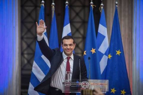 Bilder des Tages June 22, 2018 - Athens, Greece - Greek Prime Minister Alexis Tsipras speaks to lawmakers from his left-led governing coalition in Athens, wearing a tie for the first time in more than three years. The left-wing politician had said at the beginning of his first term in office that he would only wear a tie when Greece had settled its debt problems, and in his speech, Tsipras hailed Friday s deal in Luxembourg as a landmark decision. Athens Greece - ZUMAe114 20180622_zaa_e114_003 Copyright: xEurokinissix