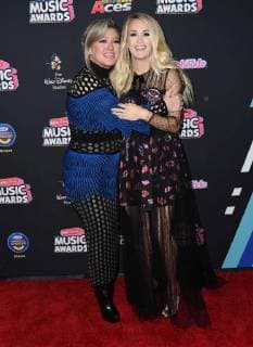 June 22, 2018 - Hollywood, CA, U.S. - 22 June 2018 - Hollywood, California - Kelly Clarkson, Carrie Underwood. 2018 Radio Disney Music Awards held at Loews Hotel. Photo Credit: AdMedia Hollywood U.S. - ZUMAa123 20180622_zaa_a123_055 Copyright: xBirdiexThompsonx