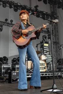 June 22, 2018 - Chicago, Illinois, U.S - HANNAH MULHOLLAND of Runaway June during Country LakeShake Music Festival at Huntington Bank Pavilion at Northerly Island in Chicago, Illinois Chicago U.S. - ZUMAs135 20180622_zap_s135_527 Copyright: xDanielxDeSloverx