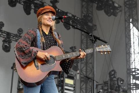 June 22, 2018 - Chicago, Illinois, U.S - HANNAH MULHOLLAND of Runaway June during Country LakeShake Music Festival at Huntington Bank Pavilion at Northerly Island in Chicago, Illinois Chicago U.S. - ZUMAs135 20180622_zap_s135_528 Copyright: xDanielxDeSloverx