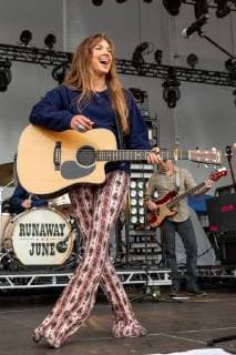 June 22, 2018 - Chicago, Illinois, U.S - NAOMI COOKE of Runaway June during Country LakeShake Music Festival at Huntington Bank Pavilion at Northerly Island in Chicago, Illinois Chicago U.S. - ZUMAs135 20180622_zap_s135_530 Copyright: xDanielxDeSloverx