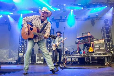 Bilder des Tages June 22, 2018 - Chicago, Illinois, U.S - TRACY LAWRENCE during Country LakeShake Music Festival at Huntington Bank Pavilion at Northerly Island in Chicago, Illinois Chicago U.S. - ZUMAs135 20180622_zap_s135_550 Copyright: xDanielxDeSloverx