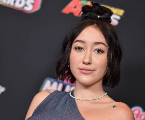 Noah Cyrus arriving at the Radio Disney Music Awards in Hollywood, California - June 22, 2018 - Radio Disney Music Awards 2018, Hollywood California United States Loews Hollywood Hotel  Copyright: xOxConnorx h_00519070