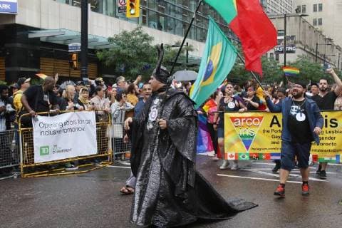 Kanada: Toronto Pride Parade Participants parade during the Toronto Gay Pride 2018, in Toronto, Canada, 24 June 2018. The city celebrated the 38th edition of the annual event celebrating diversity and unity with the attendance of thousands of people. EPA Osvaldo Ponce Toronto Gay Pride 2018 !ACHTUNG: NUR REDAKTIONELLE NUTZUNG!  Copyright: xOsvaldoxPoncex TOR10 20180625-636654854678135246