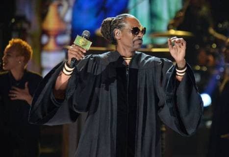 Entertainment Themen der Woche KW25 Entertainment Bilder des Tages Snoop Dogg performs Sunrise during the 18th annual BET Awards at Microsoft Theater in Los Angeles on June 24, 2018. The ceremony celebrates achievements in entertainment and honors music, sports, television, and movies released between April 1, 2017 and March 31, 2018.  LAP20180624617 JIMxRUYMEN