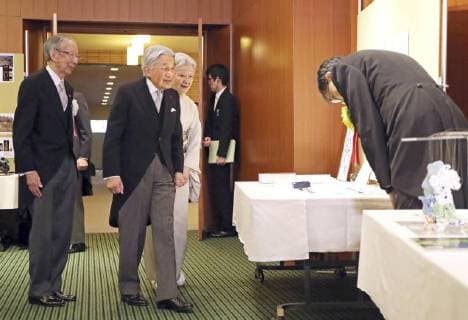Japan emperor, empress attend Japan Academy award ceremony Japanese Emperor Akihito (2nd from left) and Empress Michiko (3rd from L) visit the Japan Academy hall in Tokyo to see research materials of the academy s award recipients on June 25, 2018. (Pool photo) 