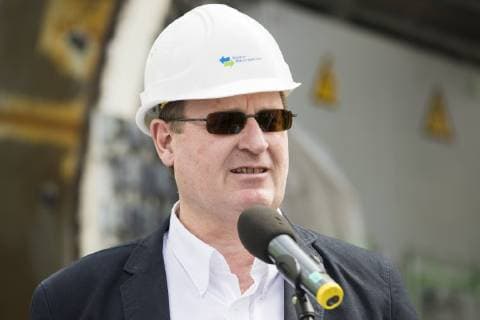 Staatssekretaer Jens-Holger Kirchner vor der Taufe des Bohrers Kerstin am Mauerpark in Berlin am 25. Juni 2018. Der Bohrer wird der Raum fuer einen Stauraumkanal unter dem Mauerpark schaffen, der bei starkem Regen 7.400 Kubikmeter Abwasser speichern kann und wird somit Panke und Spree vor Verunreinigungen schuetzen. Bohrertaufe in Berlin *** Secretary of State Jens Holger Kirchner before the baptism of the drill Kerstin am Mauerpark in Berlin on 25 June 2018 The drill will create the space for a storage channel under the Mauerpark which can store 7 400 cubic meters of wastewater in heavy rain and will thus protect the Panke and Spree from contamination Drill baptism in Berlin