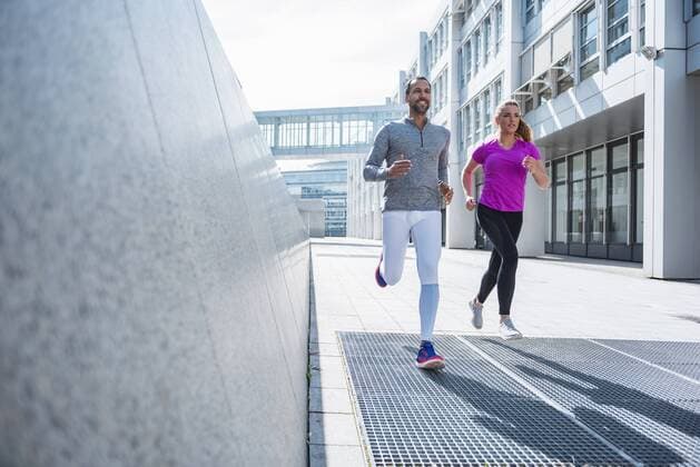Couple running in the city model released Symbolfoto  DIGF04047