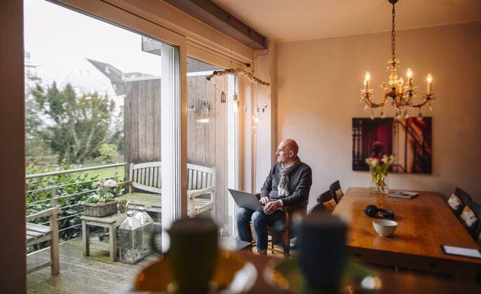 Senior man sitting at home, using laptop model released Symbolfoto property released  GUSF00672