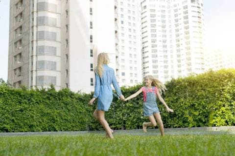 Happy mother and daughter having fun in urban city garden model released Symbolfoto property released  SBOF01471