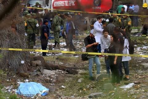 June 25 2018 EUM20180625NAC12 JPG TULTEPEC Mex Explosion Edomex June 25, 2018 The chain explosion recorded on Monday afternoon in the La Saucera pyrotechnics workshop area in this municipality in the State of Mexico left one person dead and several injured at the site. bodies of emergency Photo Agency EL UNIVERSALArmando MartinezRCC  - ZUMAu78_ 20180625_zaf_u78_568 Copyright: xElxUniversalx