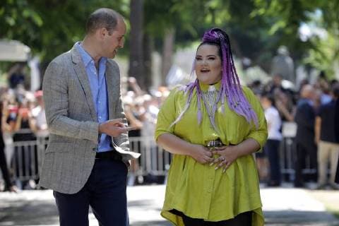Entertainment Bilder des Tages Britain s Prince William speaks with Israeli 2018 Eurovision song contest winner Netta Barzilai during a tour of Rothschild Boulevard, in Tel Aviv, Israel, June 27, 2018. The Duke of Cambridge is the first member of the royal family to make an official visit to the Jewish state and the Palestinian territories. Pool  JERX20180627105 AMIRxCOHEN