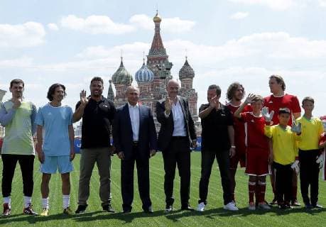 MOSCOW, RUSSIA - JUNE 28, 2018: Spanish football player Iker Casillas, 2018 FIFA World Cup Ambassador Alexei Smertin, Brazilian football player Ronaldo Luiz, Russia s President Vladimir Putin, FIFA President Gianni Infantino, German football player Lothar Matthaus, Spanish football player Carles Puyol, and Russian football player Dmitry Bulykin (from L), and young football players visit the 2018 FIFA World Cup Football Park in Red Square. Mikhail Metzel TASS  TS086D72