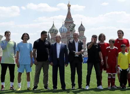 MOSCOW, RUSSIA - JUNE 28, 2018: Spanish football player Iker Casillas, 2018 FIFA World Cup Ambassador Alexei Smertin, Brazilian football player Ronaldo Luiz, Russia s President Vladimir Putin, FIFA President Gianni Infantino, German football player Lothar Matthaus, Spanish football player Carles Puyol, and Russian football player Dmitry Bulykin (from L), and young football players visit the 2018 FIFA World Cup Football Park in Red Square. Mikhail Metzel TASS  TS086D8E
