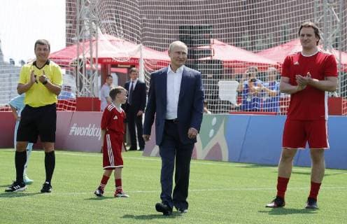 MOSCOW, RUSSIA - JUNE 28, 2018: Russia s President Vladimir Putin (C), and Russian football player Dmitry Bulykin (R) visit the 2018 FIFA World Cup Football Park in Red Square. Mikhail Metzel TASS  TS086D8C