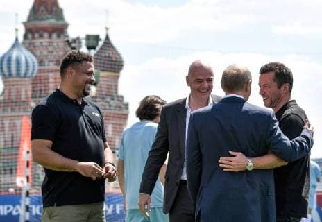 MOSCOW, RUSSIA - JUNE 28, 2018: Brazilian football player Ronaldo Luiz, FIFA President Gianni Infantino, Russia s President Vladimir Putin, and German football player Lothar Matthaus (L-R) visit the 2018 FIFA World Cup Football Park in Red Square. Alexei Nikolsky Russian Presidential Press and Information Office TASS  TS086D85