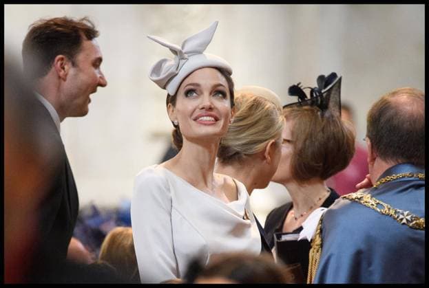 Entertainment Bilder des Tages . 28 06 2018. London, United Kingdom. Service Marking The Most Distinguished Order Of St George. Actress and director Angelina Jolie arrives ahead of the Service of Commemoration and Dedication, marking the 200th anniversary of the Most Distinguished Order of St Michael and St George at St Paul s Cathedral on June 28, 2018 in London, England. The Order of St Michael and St George is awarded to men and women who hold high office or who render extraordinary or important non-military service in a foreign country, and can also be conferred for important or loyal service in relation to foreign and Commonwealth affairs. Britain s Queen Elizabeth II was due to attend the service but cancelled at late notice due to suffering from a slight illness.  xi-Imagesx xPoolx IIM-18073-0006