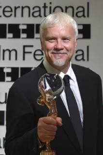 American actor and director Tim Robbins holds a Crystal Globe Award for Outstanding Artistic Contribution to World Cinema during the 53d International Film Festival in Karlovy Vary (KVIFF), Czech Republic, on June 29, 2018. (CTKxPhoto SlavomirxKubes) CTKPhotoP201806291018701  KBS_01