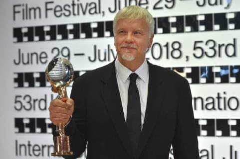 American actor and director Tim Robbins holds a Crystal Globe Award for Outstanding Artistic Contribution to World Cinema during the 53d International Film Festival in Karlovy Vary (KVIFF), Czech Republic, on June 29, 2018. (CTKxPhoto SlavomirxKubes) CTKPhotoP201806291021201  KBS_03