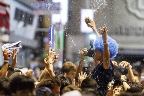 June 29, 2018 - Tokyo, Japan - Japanese soccer fans celebrate in Shibuya after their team advanced to the second round of World Cup in Tokyo, Japan. Japan s Soccer National Team. Japan sealed their position to the second round of the FIFA World Cup despite losing to Poland 1-0 in Volgograd Arena in Volgograd, Russia. Soccer fans who watched the game in Tokyo gathered in Shibuya s famous scramble crossing to celebrate, the Tokyo Metropolitan Police were on hand to control access. Tokyo Japan - ZUMAm191 20180629_zap_m191_010 Copyright: xRodrigoxReyesxMarinx