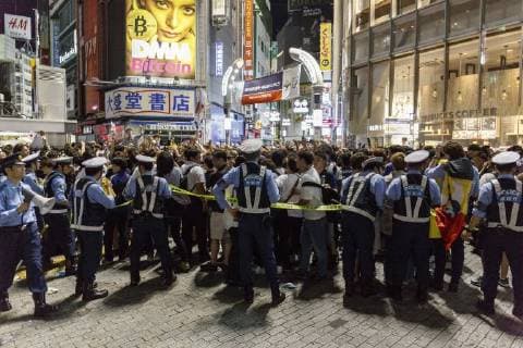 June 29, 2018 - Tokyo, Japan - Tokyo Metropolitan Police restraints Japanese soccer fans access to Shibuya s famous scramble after their team advanced to the second round of World Cup in Tokyo, Japan. Japan s Soccer National Team. Japan sealed their position to the second round of the FIFA World Cup despite losing to Poland 1-0 in Volgograd Arena in Volgograd, Russia. Soccer fans who watched the game in Tokyo gathered in Shibuya s famous scramble crossing to celebrate, the Tokyo Metropolitan Police were on hand to control access. Tokyo Japan - ZUMAm191 20180629_zap_m191_017 Copyright: xRodrigoxReyesxMarinx