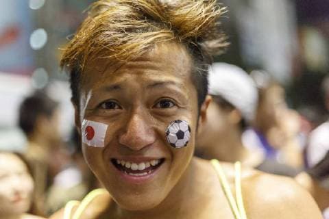 June 29, 2018 - Tokyo, Japan - A soccer fan celebrates in Shibuya after their team advanced to the second round of World Cup in Tokyo, Japan. Japan s Soccer National Team. Japan sealed their position to the second round of the FIFA World Cup despite losing to Poland 1-0 in Volgograd Arena in Volgograd, Russia. Soccer fans who watched the game in Tokyo gathered in Shibuya s famous scramble crossing to celebrate, the Tokyo Metropolitan Police were on hand to control access. Tokyo Japan - ZUMAm191 20180629_zap_m191_015 Copyright: xRodrigoxReyesxMarinx