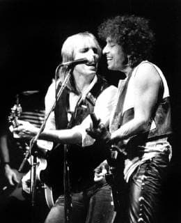 Tom Petty & Bob Dylan performing at Madison Square Garden in New York City in July 1986. © Gary Gershoff MediaPunch Copyright: xGaryxGershoffx xxMediaPunchx