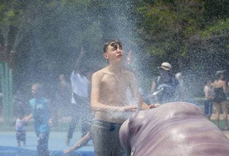 (180701) -- TORONTO, July 1, 2018 -- A boy cools off at the Splash Island of Toronto Zoo in Canada, on June 30, 2018. Toronto issued a heat warning on Saturday as the temperature hit 35 degrees Celsius. ) (yy) CANADA-TORONTO-HEAT WARNING ZouxZheng 